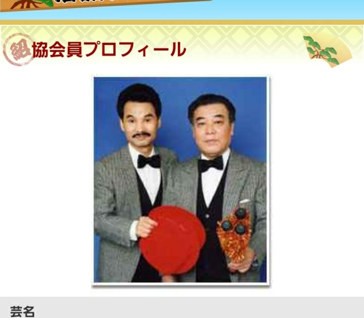 鼻の頭に立てた白い紙で客席を魅了 | 三賢社